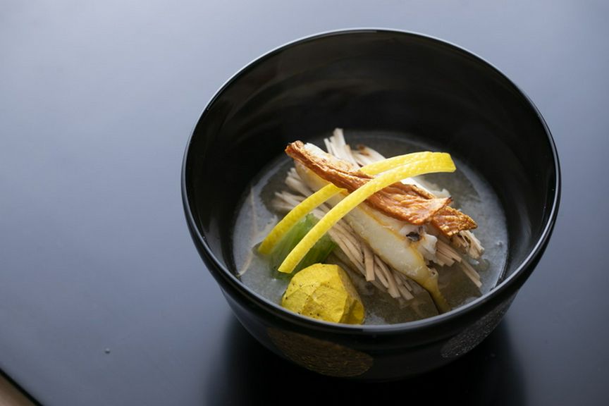 【お椀】9月の椀の一例『ヒシガニ(ワタリガニ)のしんじょう』