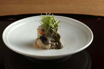 肝からだしまで味わい尽くす『鮑の柔らか煮』