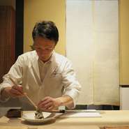 京料理という枠組みは、それほど意識していません。素材やだしという芯の部分さえぶれることがなければ、後はどれだけ変化させていけるか。お客様との距離が近い店なので、反応を見ながら追求しています。