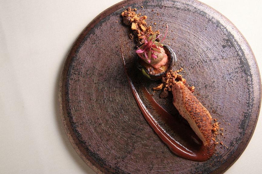 部位に合わせた調理で鴨の魅力を味わい尽くすコースのメインディッシュ『七谷鴨』