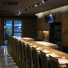 築100年以上の広々とした古民家が舞台