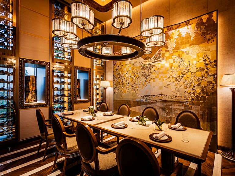 和洋折衷の豪華な個室は会食にもぴったり