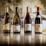 ソムリエに相談すれば、グラスでフランス産のグランクリュのシャルドネと日本のシャルドネなどを少しずつ提供するなど、きめ細やかにサービス。今のフランス日本双方のワインの素晴らしさを感じることができます。