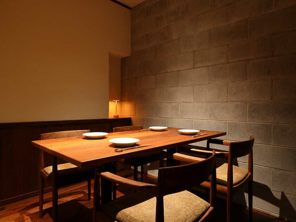 会食にもぴったりの落ち着いた個室				