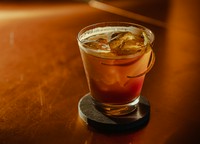 24時間抽出したコールドブリューコーヒーとグレープフルーツを合わせ、最後にグレープフルーツの皮を添えた一杯。コーヒーの苦みと果実の爽やかな後味がクセになります。