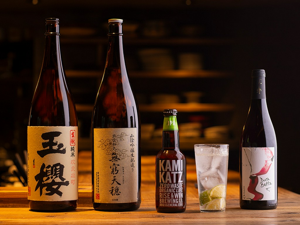 作り手の顔が見える日本酒にワイン、ビールが揃う				