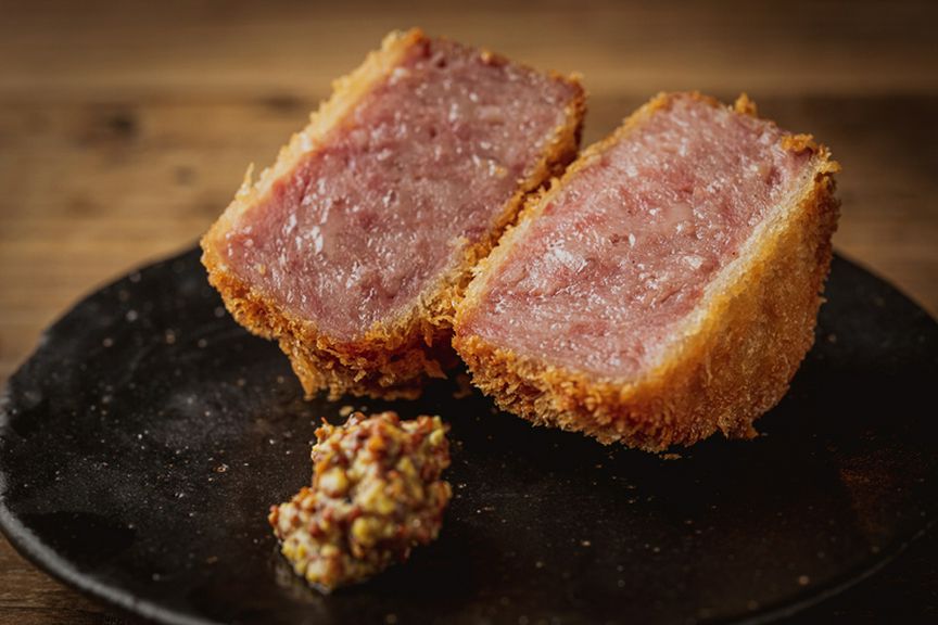 【酒井商会】でも大人気メニューの『雲仙ハムカツ』