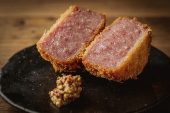 【酒井商会】でも大人気メニューの『雲仙ハムカツ』