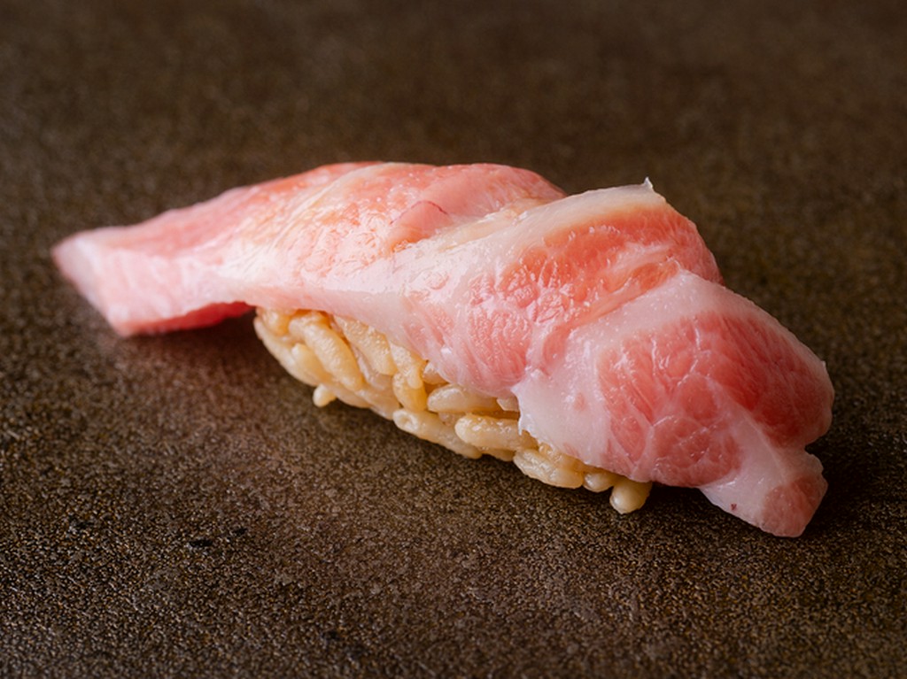 ネタとシャリの旨みのハーモニーが極まった『鮪大トロ』