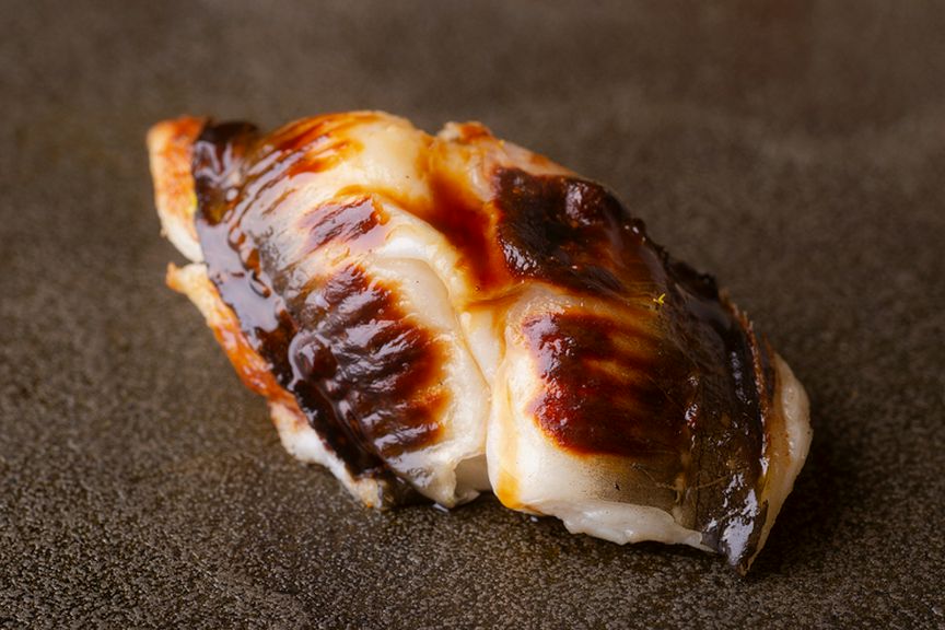 丁寧な仕込みで本来の持ち味が極限まで引き出された『穴子』