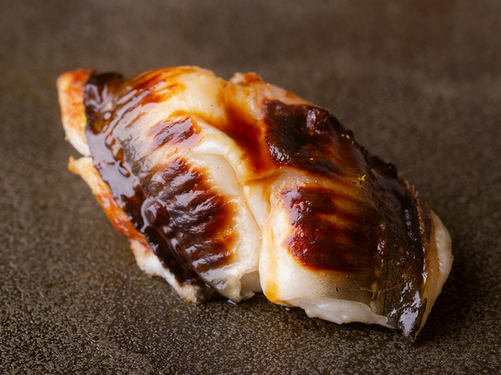 丁寧な仕込みで本来の持ち味が極限まで引き出された『穴子』