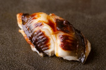 丁寧な仕込みで本来の持ち味が極限まで引き出された『穴子』