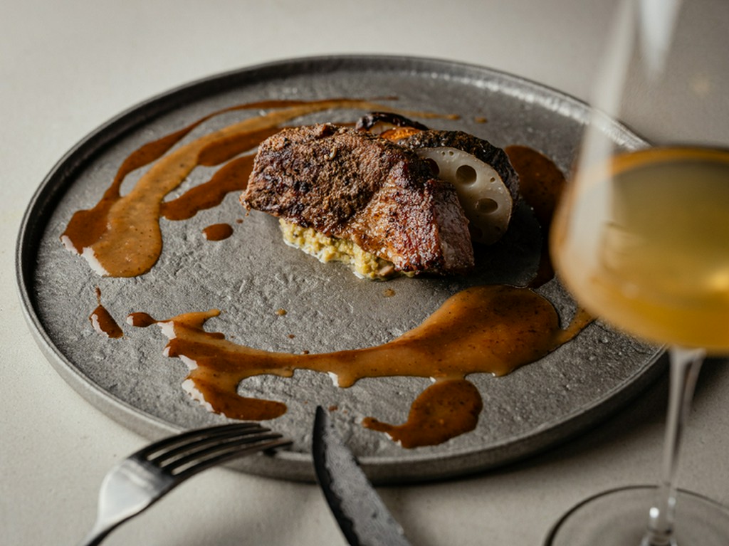 ネパール定番の肉料理“セクワ“をモダンにアレンジ『Bangurko SekuwaーーBrown』