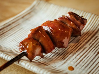 食材の新鮮さと匠の火入れを同時に体感できる、『レバー』