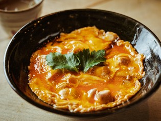 お腹いっぱいでもサラサラっと食べられる、究極の「親子丼」