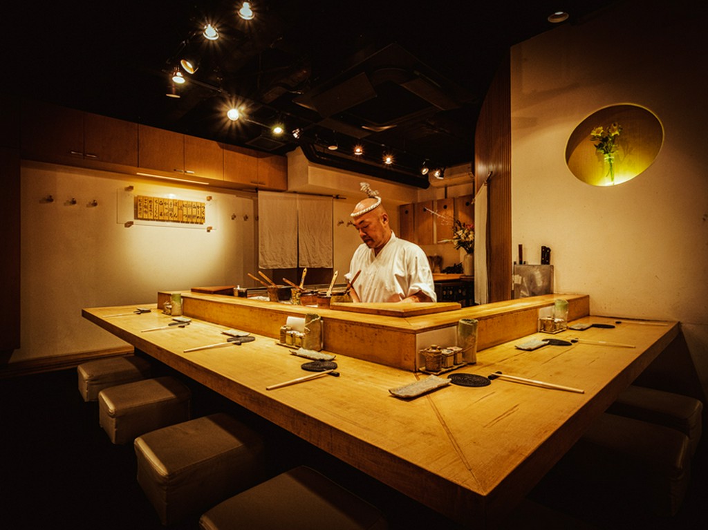 デート使いや女性同士でも入りやすい、居心地の良いカウンター席