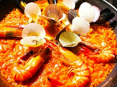 名古屋市民も納得の濃厚な海鮮の旨み『オマール海老の贅沢パエリア』