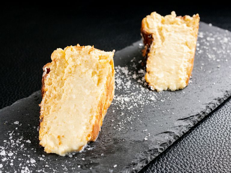 繊細な口どけの虜になる『バスクチーズケーキ』