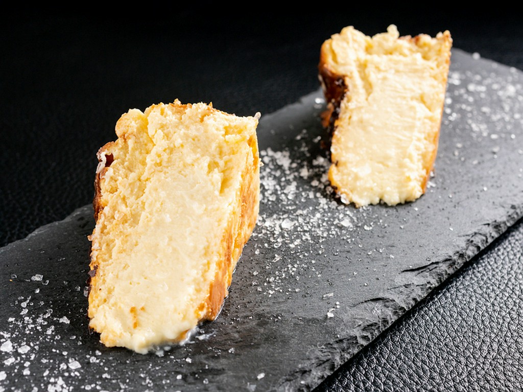 繊細な口どけの虜になる『バスクチーズケーキ』