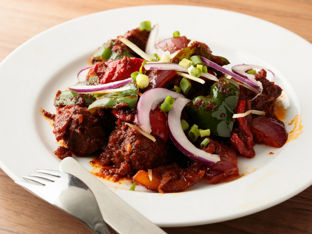 ラム肉とたっぷりの野菜。スパイスの芳醇な香りが漂う『マトンティッカタワ』