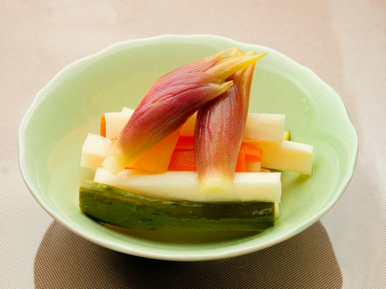 美しい彩りと爽やかな酸味。日本人の口に合うよう、和風にアレンジされた“焼鳥に合う”『季節のピクルス』