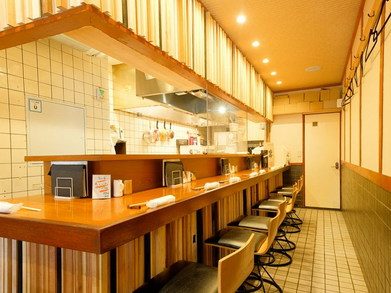 気さくながらも上品な雰囲気漂うオシャレな店内