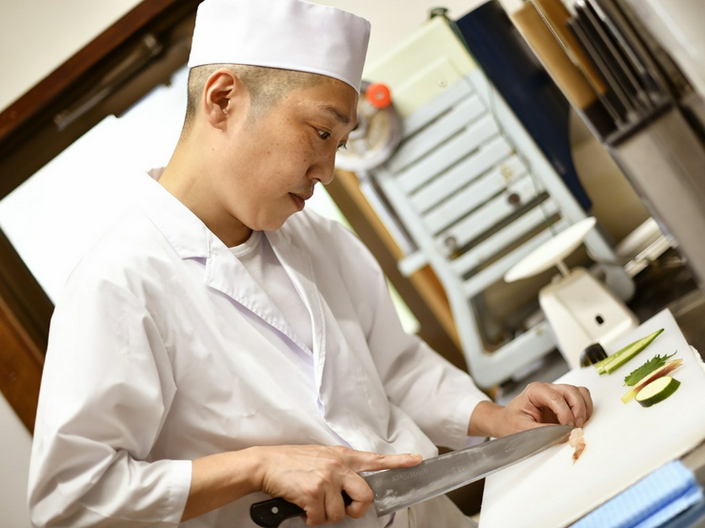 真剣に料理と向き合う店主