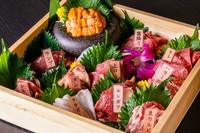 自慢の料理をまとめて楽しむ『松阪牛ステーキと北海道産雲丹と馬刺し10種の会席コース』
