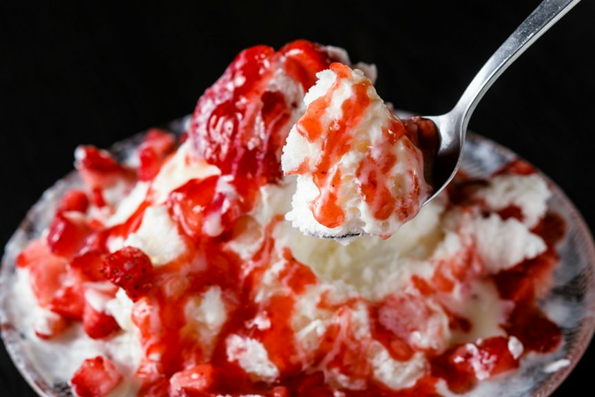 口に入れると溶けてしまう絹衣のような不思議な氷の食感を楽しむ、台湾発祥のかき氷『雪氷』