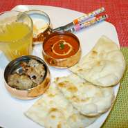 当店の２階のお席はソファー席を含む２０席をご用意しております。お子様向けのメニューもございますので、ぜひご家族皆様でお越しいただけると嬉しいです！