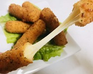 とろけるチーズスティック揚げです!