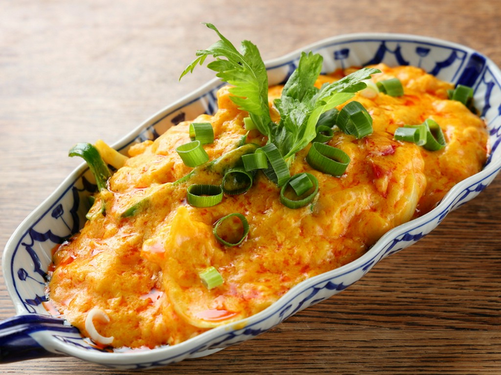 未体験のフワフワ食感に驚く、蟹のカレー炒め。一度食べたらやみつきになる『プーパッポンカリー』