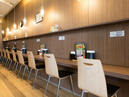 カウンター席はお1人さまでの利用にも最適