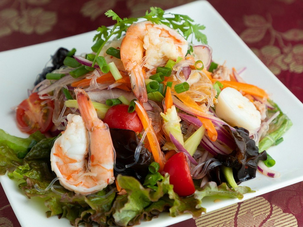 ほどよい甘酸っぱさとパクチーの爽やかな香りが魅力『ヤムウンセン』