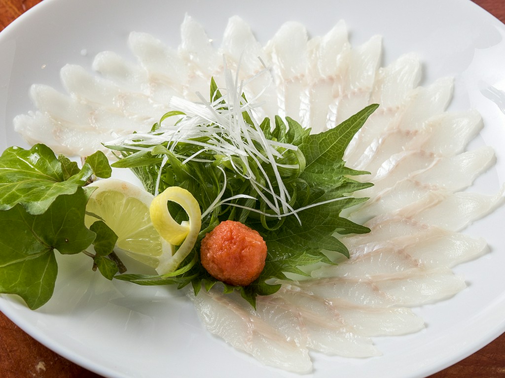 貴重な穴子の刺身をこの味、この価格で！名物『あなごの生ちりポン酢』