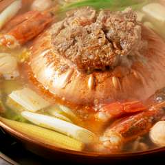 焼肉の濃厚な旨味ととんこつ出汁が重奏を醸す『焼鍋』