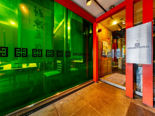 エレベーターで5階にアジアンな空間