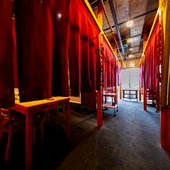 ソーシャルディスタンスが保たれたエキゾチック空間