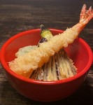 ご注文のお蕎麦に605円プラスでミニ天丼をセット。ミニとはいえ立派な海老を使っており食べ応え十分です。
(ミニ天丼 単品 660円)