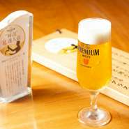 愛媛県内で9軒だけ！　非常に高い基準をクリアした、サントリー認定「神泡超達人店」です。グラスの丹念な洗浄や、7対3の泡の黄金比率、クリーミーな泡など、おいしい注ぎ方にこだわっています。