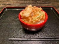 お好きなお蕎麦にプラス440円でミニかき揚げ丼をセット。
蕎麦屋と言えばかき揚げを連想される方へ是非どうぞ。
(ミニかき揚げ丼 単品 495円)