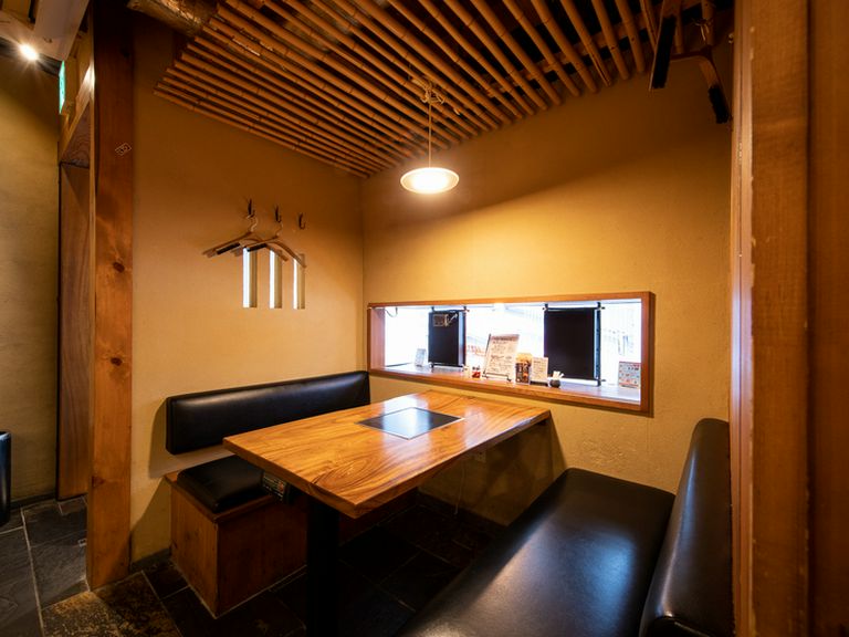 荷物の多い方やグループ飲みの方にはボックス席も用意しています
