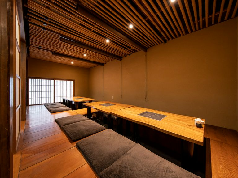 宴会やちょっとした飲み会など便利な、くつろげる掘りごたつ