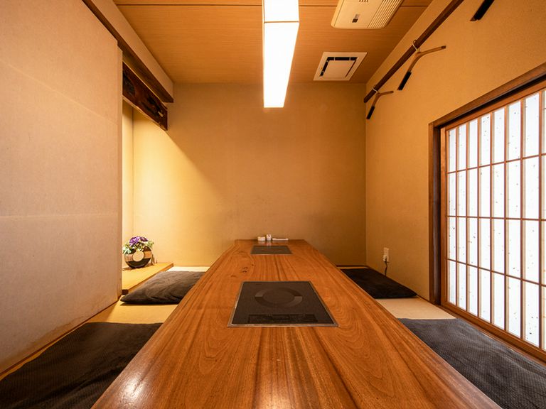 黒船の看板が目印。テイクアウトも可能