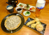 金麩羅は、衣に「蕎麦粉」「卵黄」「小麦粉」を使った蕎麦屋ならではの
天麩羅です。厳選した食材と、蕎麦粉を使ったヘルシーな天麩羅はフワッサクッとした
新食感をお楽しみいただけます。
