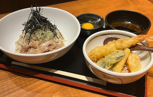 「黑紅そば」と「蕎麦屋のミニ天丼」セット