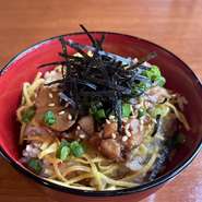 『錦糸卵と鶏チャーシューの炊き込みご飯』
 2024年7月は錦糸卵と鶏チャーシューです！優しい味のルックス良いご飯です。