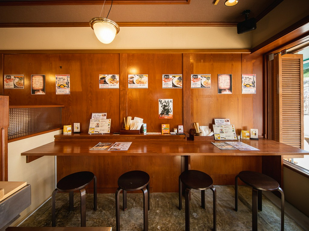 仕事の合間にさっといただけるカウンター席も