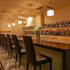 一人で訪れて、バーテンダーと語り合うのも乙なもの