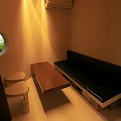 ほかのゲストとあまり顔を合わせることのない、半個室も完備